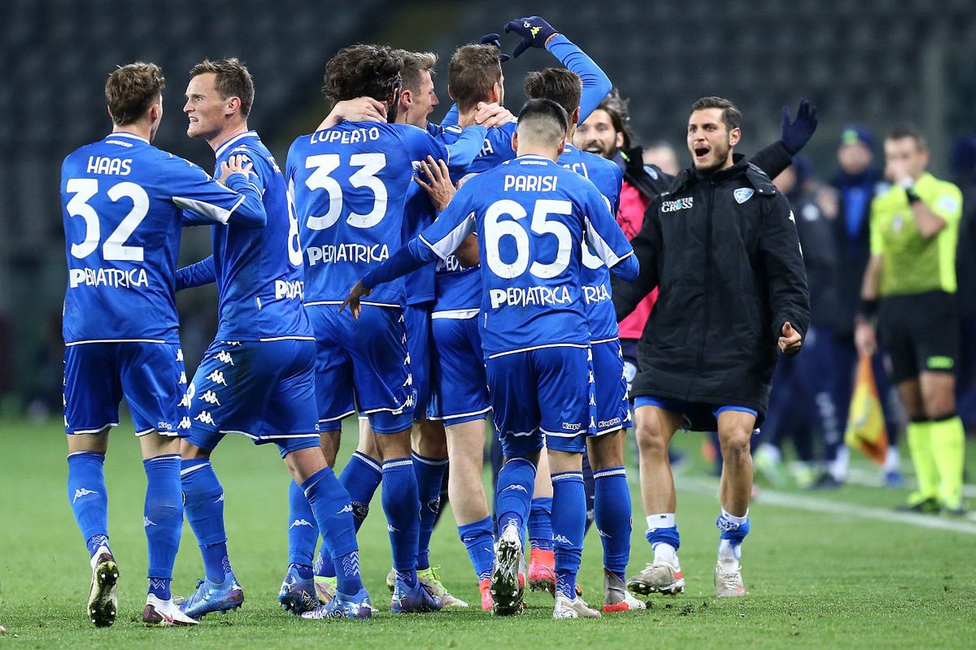 显得尤为突 显得尤为突